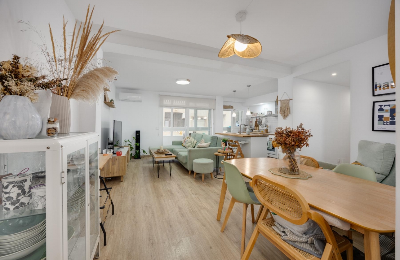 Resale - Apartment - Torrevieja - Playa De Los Naufragos