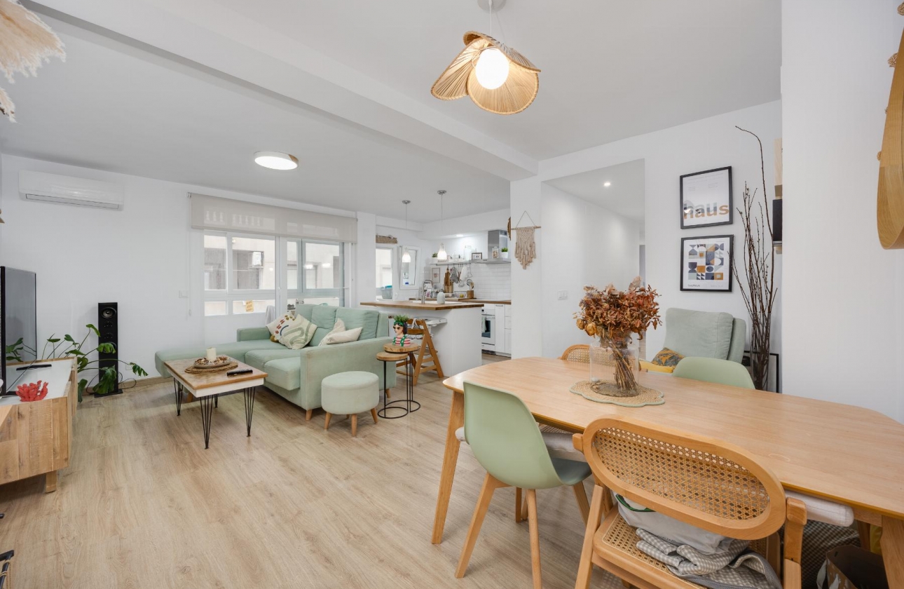 Resale - Apartment - Torrevieja - Playa De Los Naufragos