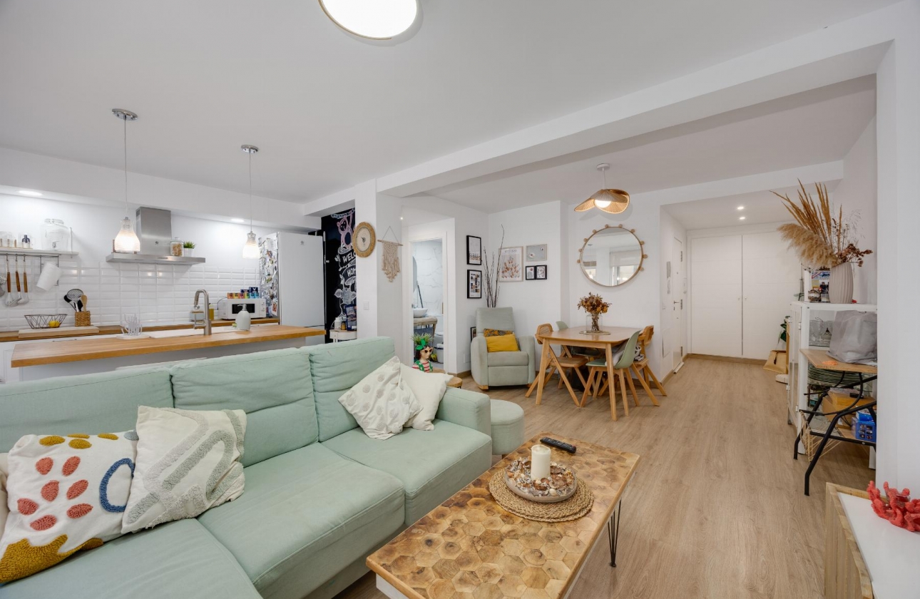 Resale - Apartment - Torrevieja - Playa De Los Naufragos
