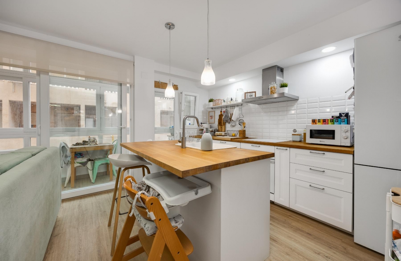 Resale - Apartment - Torrevieja - Playa De Los Naufragos