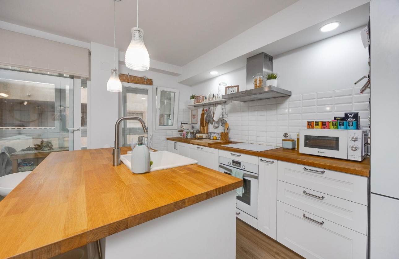 Resale - Apartment - Torrevieja - Playa De Los Naufragos