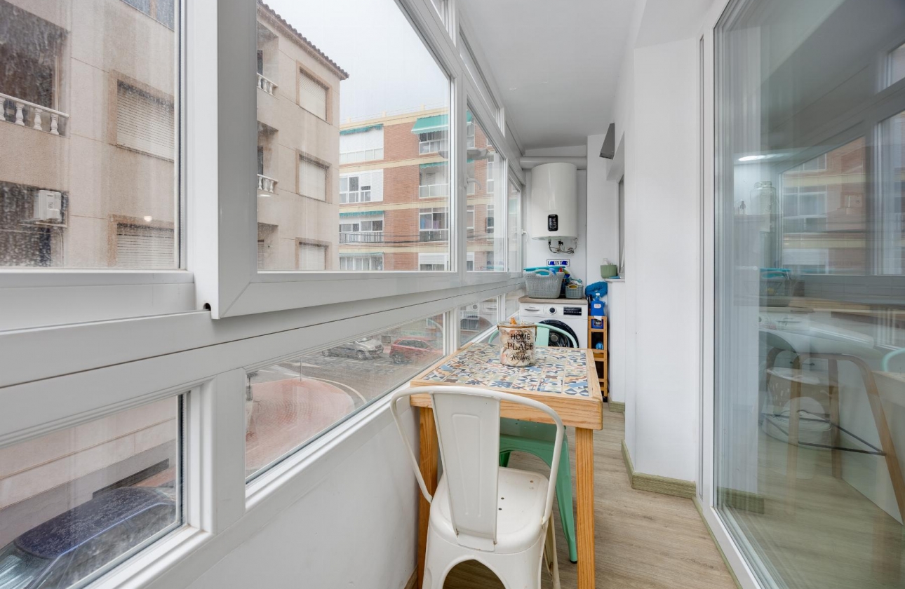 Resale - Apartment - Torrevieja - Playa De Los Naufragos