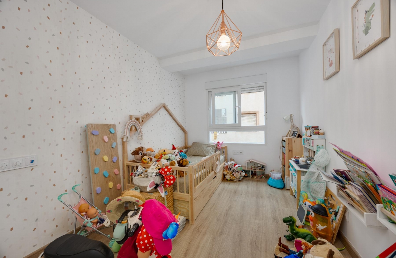 Resale - Apartment - Torrevieja - Playa De Los Naufragos