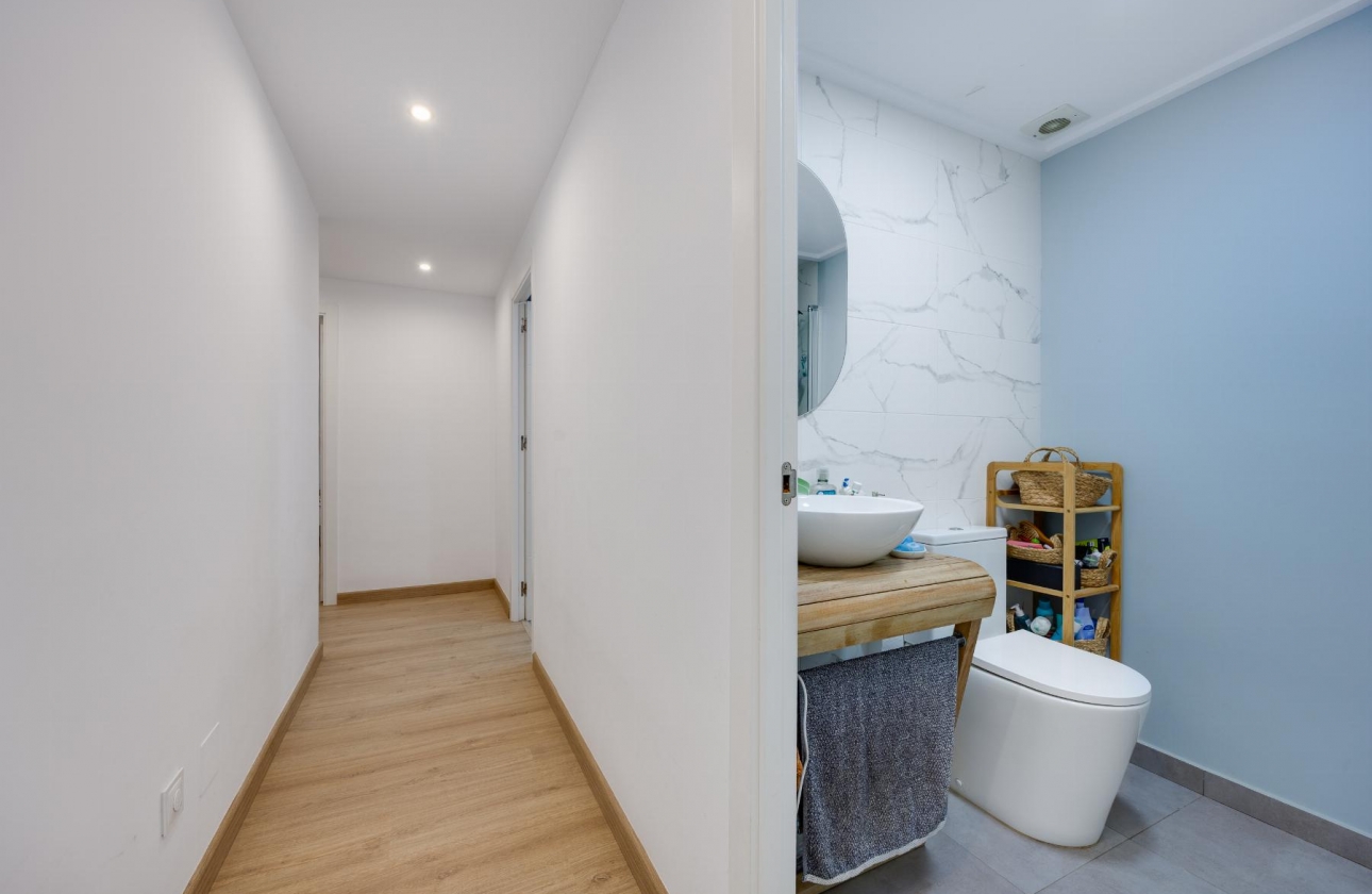 Resale - Apartment - Torrevieja - Playa De Los Naufragos