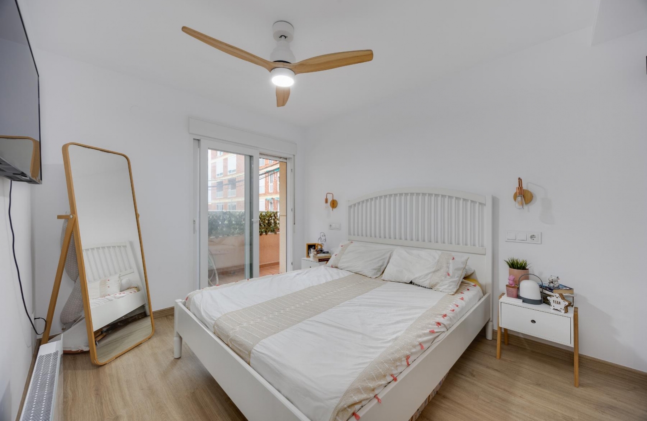 Resale - Apartment - Torrevieja - Playa De Los Naufragos