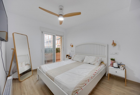 Resale - Apartment - Torrevieja - Playa De Los Naufragos