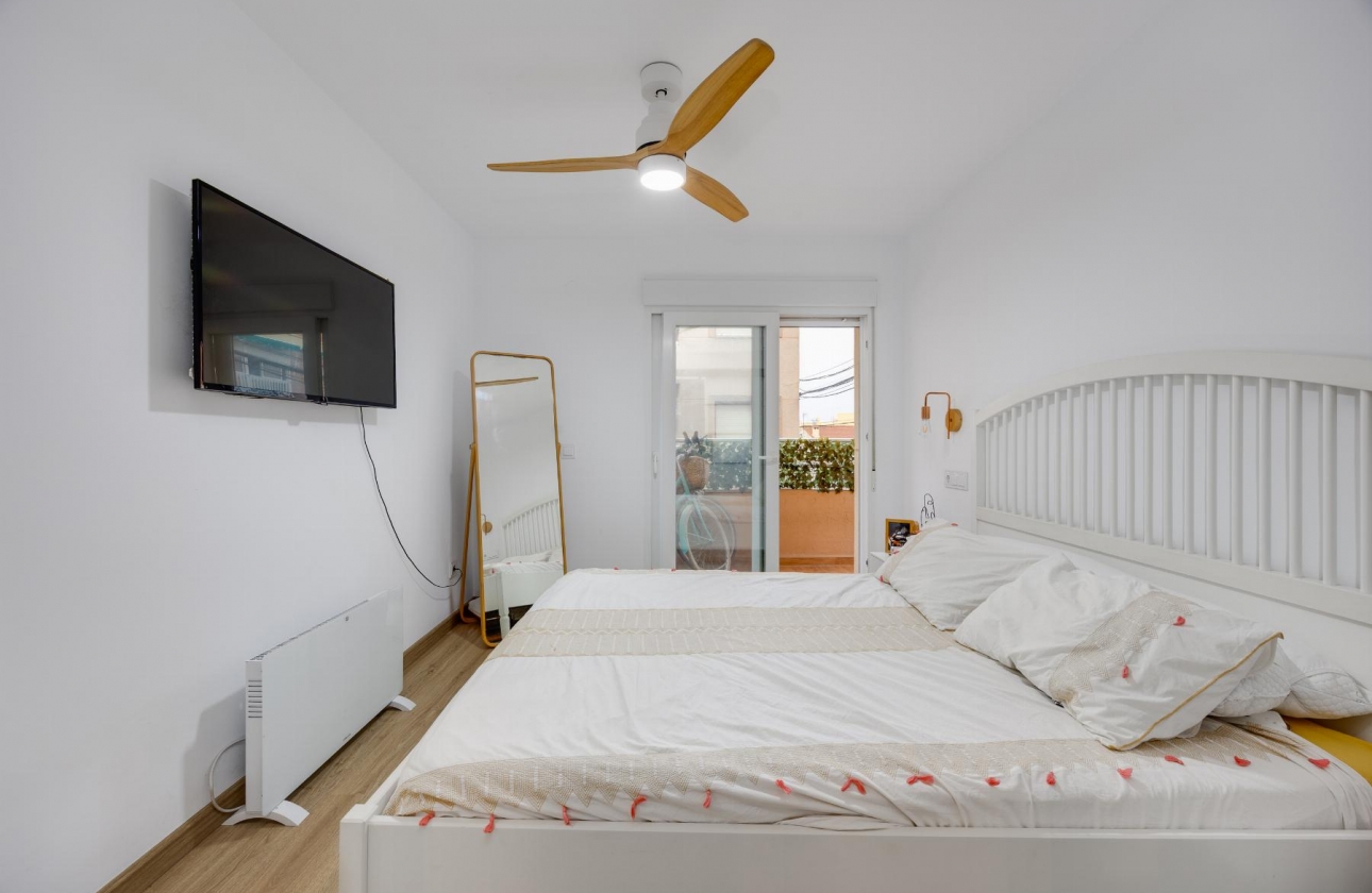 Resale - Apartment - Torrevieja - Playa De Los Naufragos