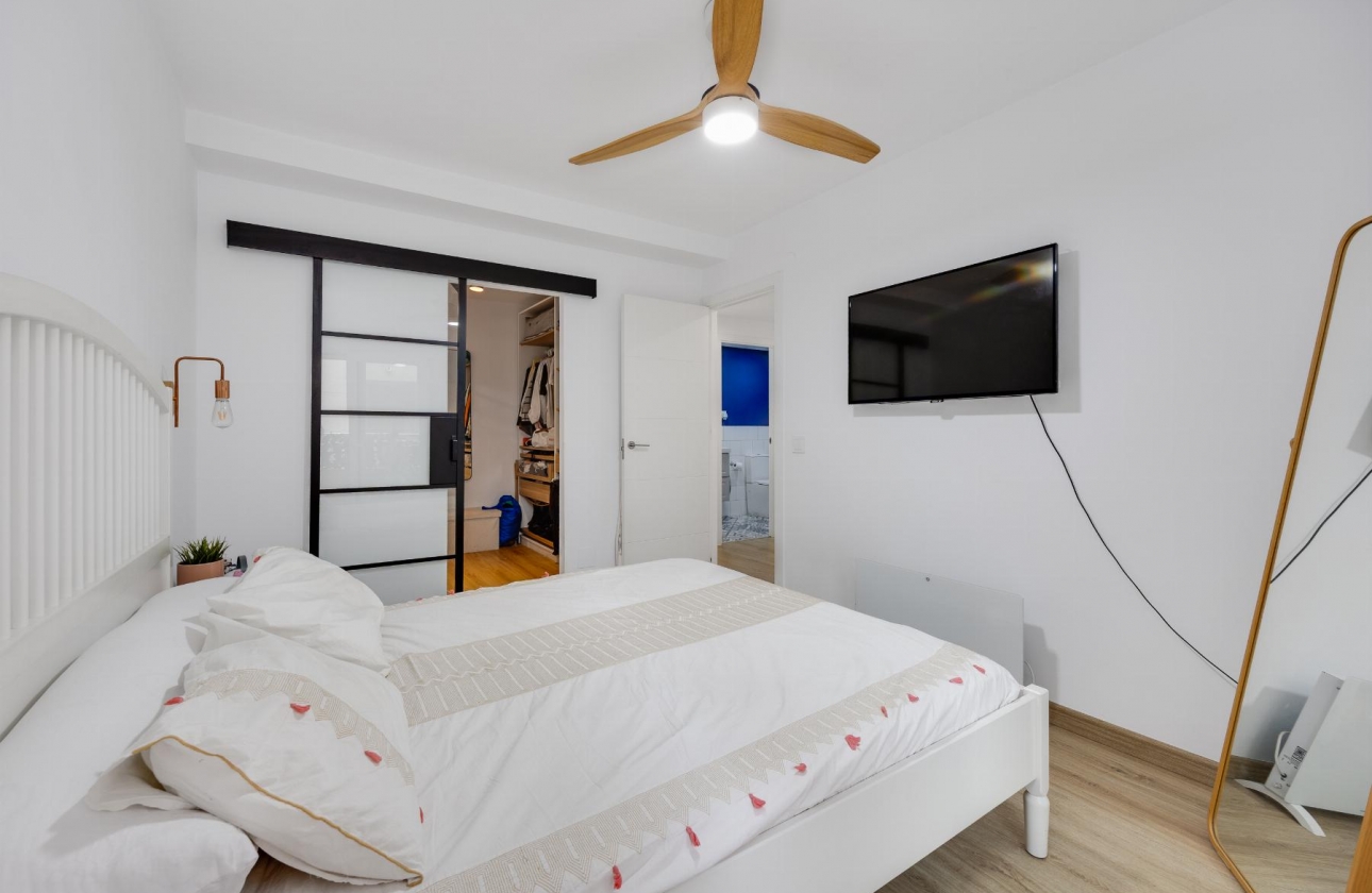 Resale - Apartment - Torrevieja - Playa De Los Naufragos
