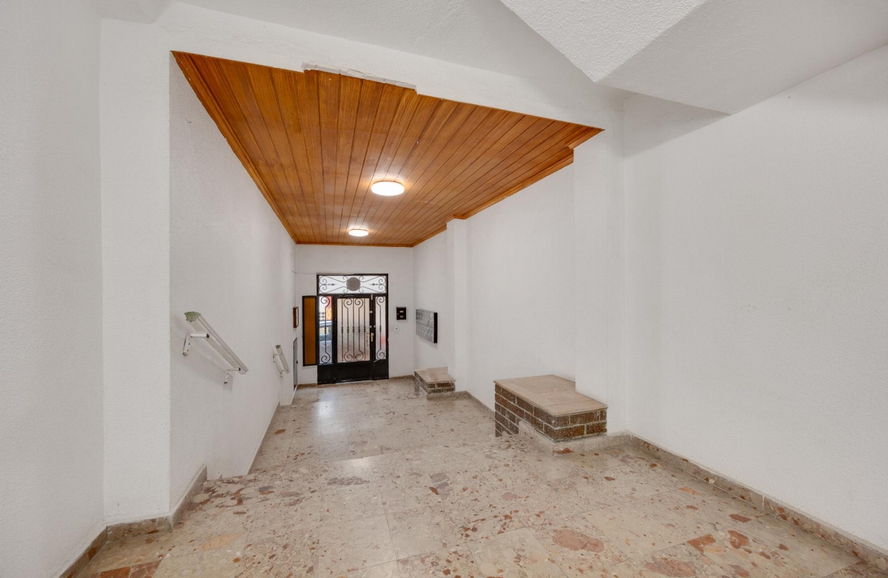Resale - Apartment - Torrevieja - Playa De Los Naufragos