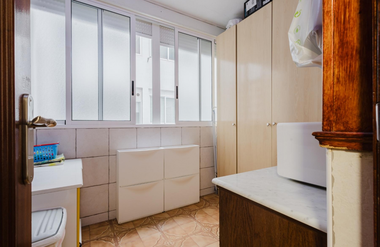 Resale - Apartment - Torrevieja - Acequion
