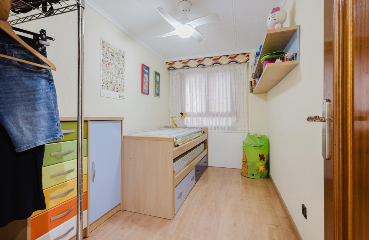 Resale - Apartment - Torrevieja - Acequion