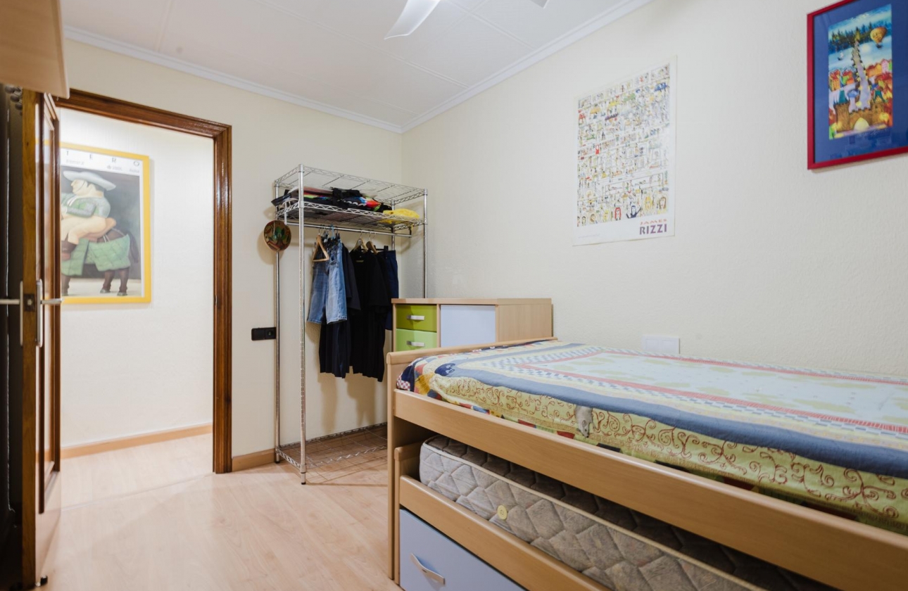 Resale - Apartment - Torrevieja - Acequion