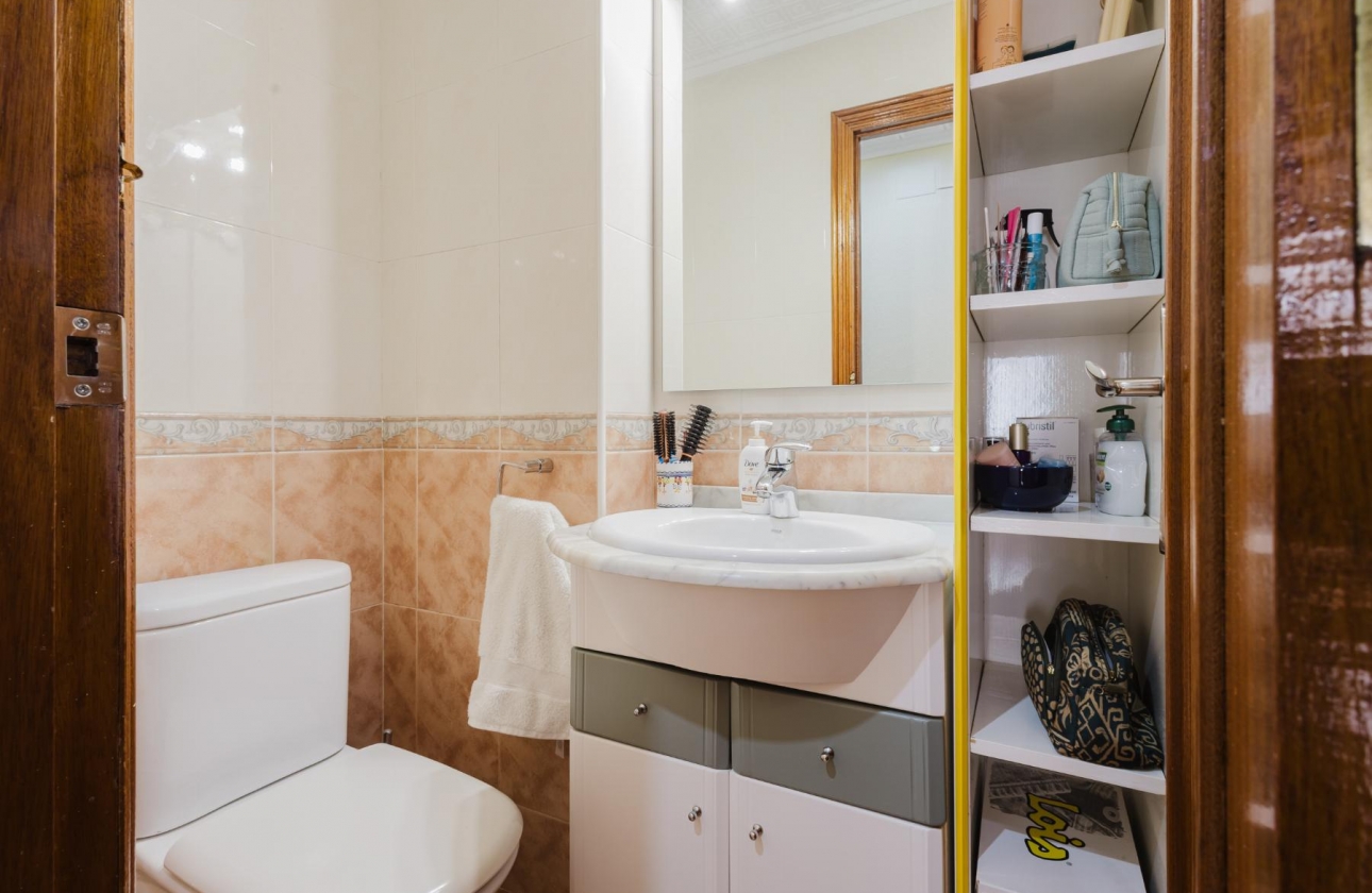 Resale - Apartment - Torrevieja - Acequion