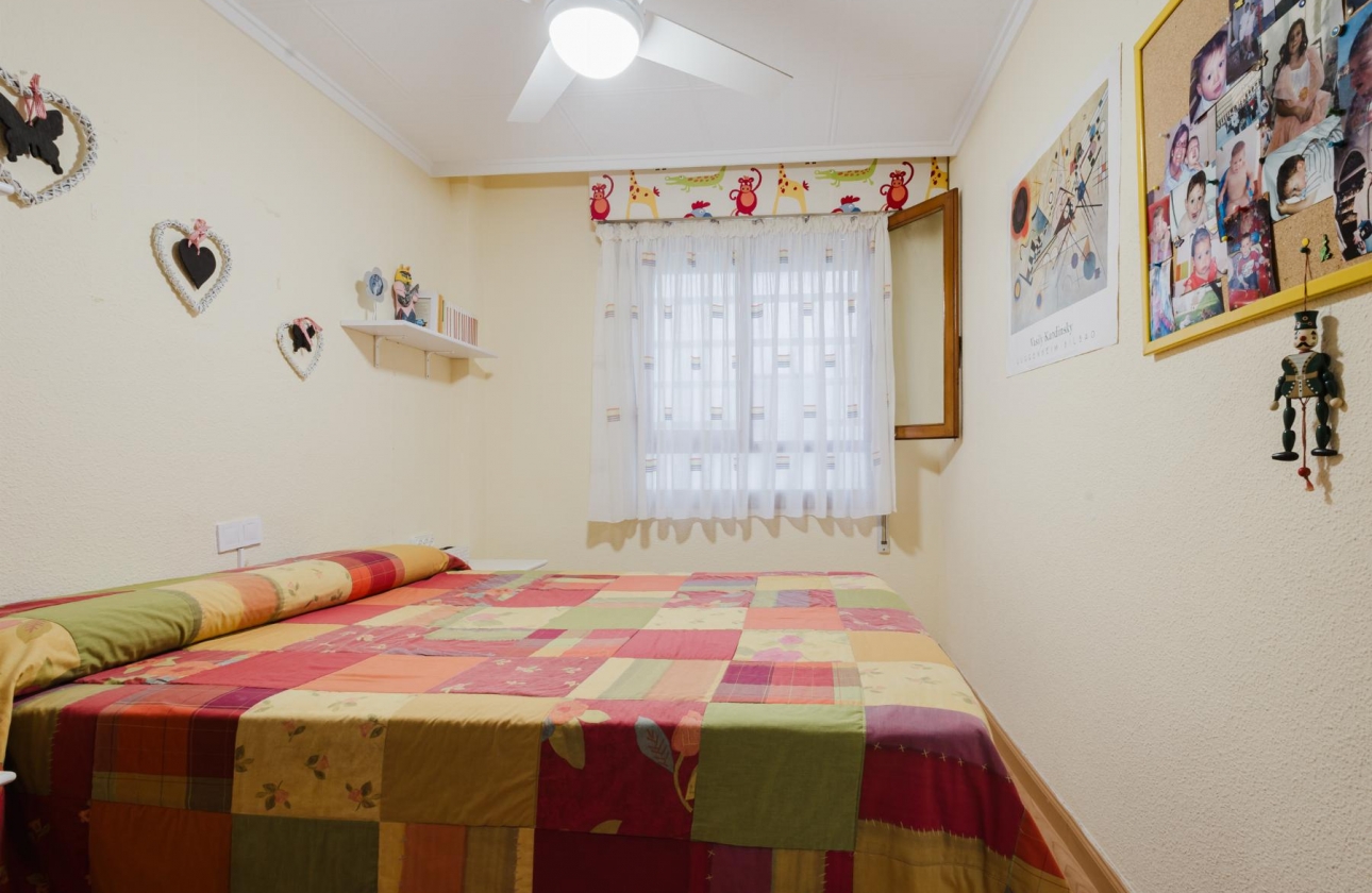 Resale - Apartment - Torrevieja - Acequion