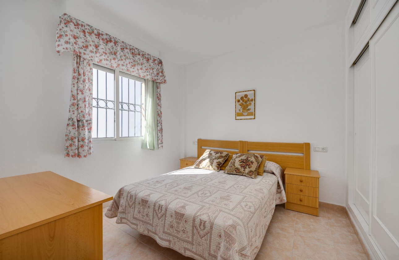 Resale - Bungalow - Torrevieja - Playa De Los Naufragos