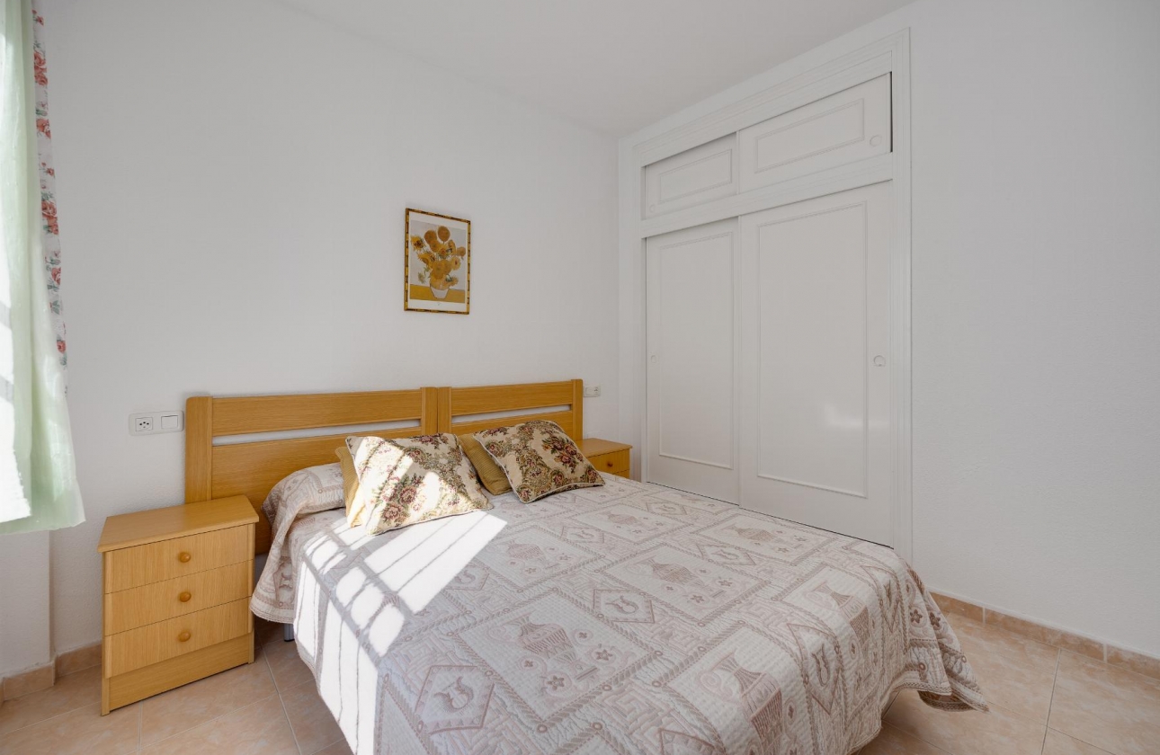 Resale - Bungalow - Torrevieja - Playa De Los Naufragos