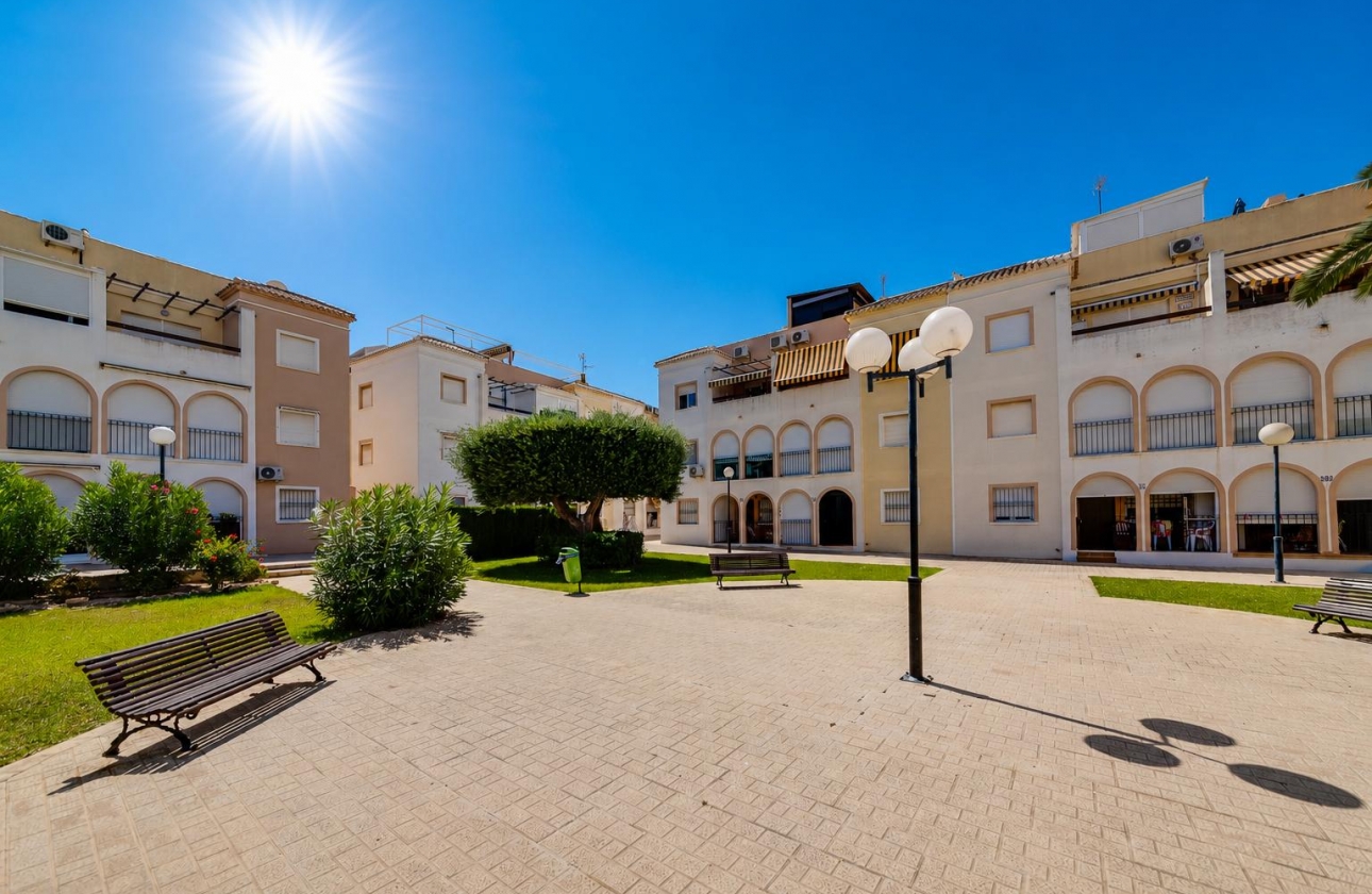 Resale - Bungalow - Torrevieja - Playa De Los Naufragos