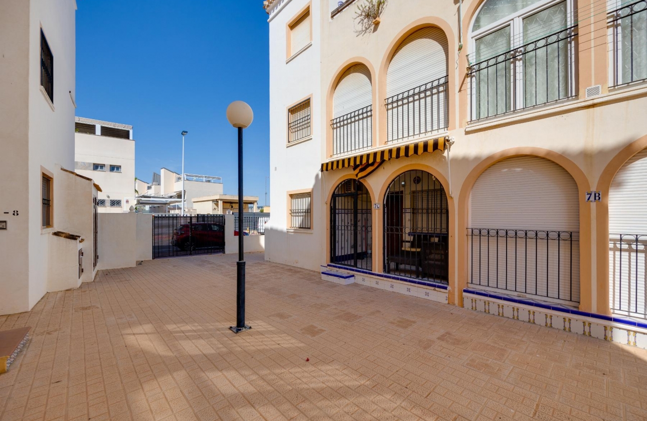 Resale - Bungalow - Torrevieja - Playa De Los Naufragos