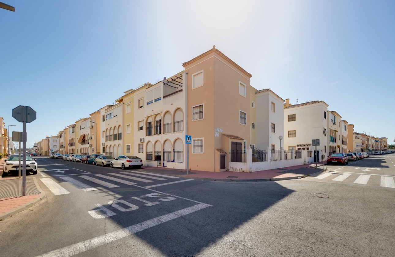 Resale - Bungalow - Torrevieja - Playa De Los Naufragos