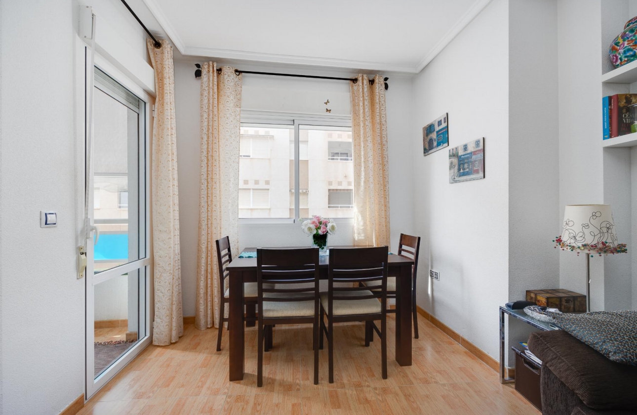 Resale - Apartment - Torrevieja - Acequion