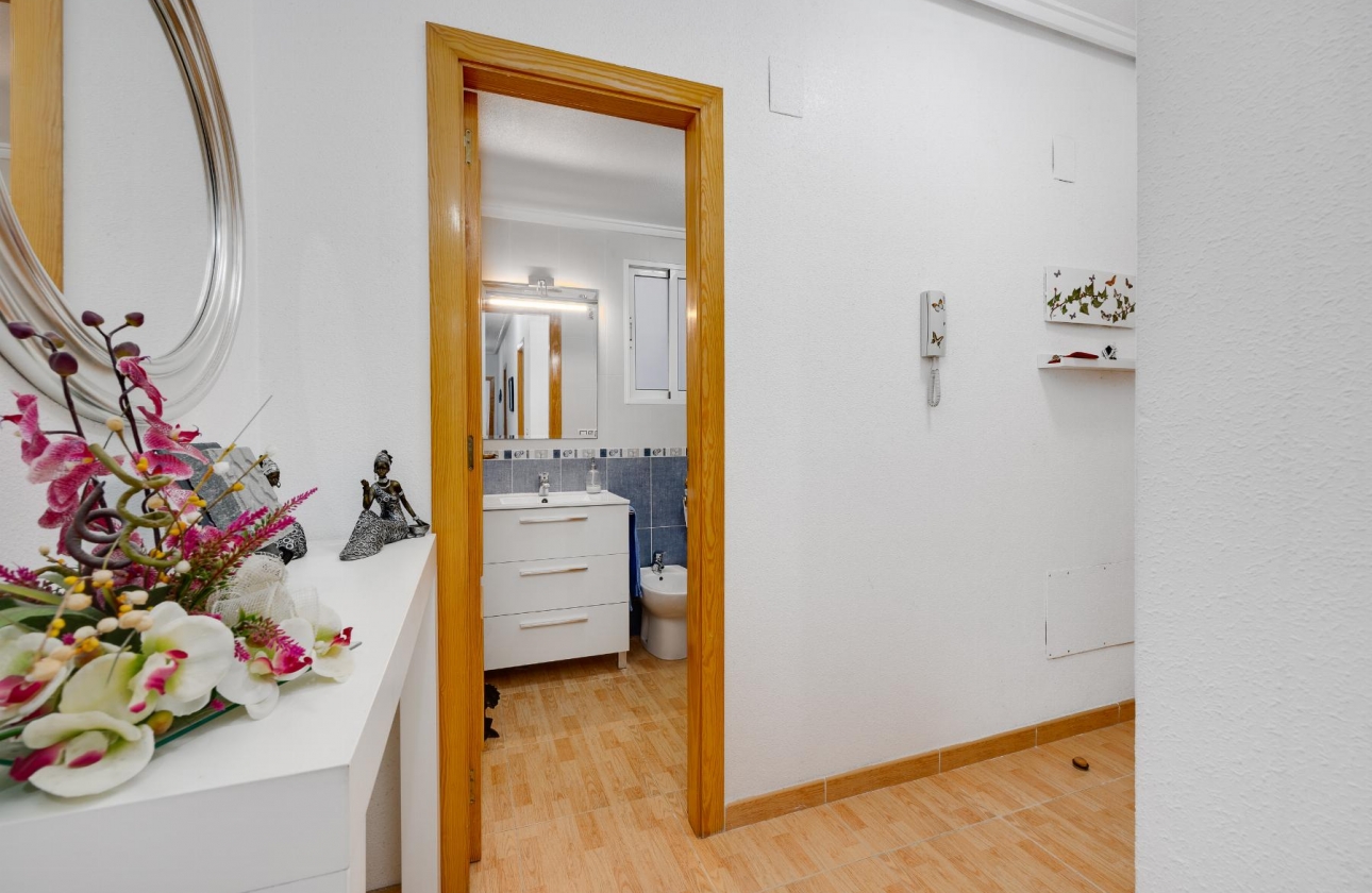 Resale - Apartment - Torrevieja - Acequion