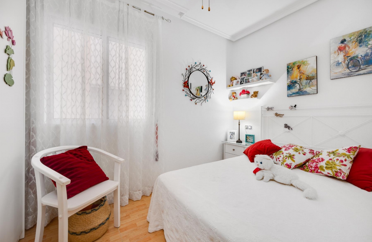 Resale - Apartment - Torrevieja - Acequion