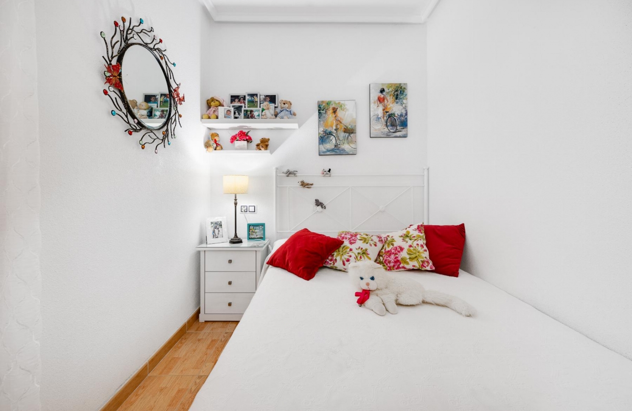Resale - Apartment - Torrevieja - Acequion