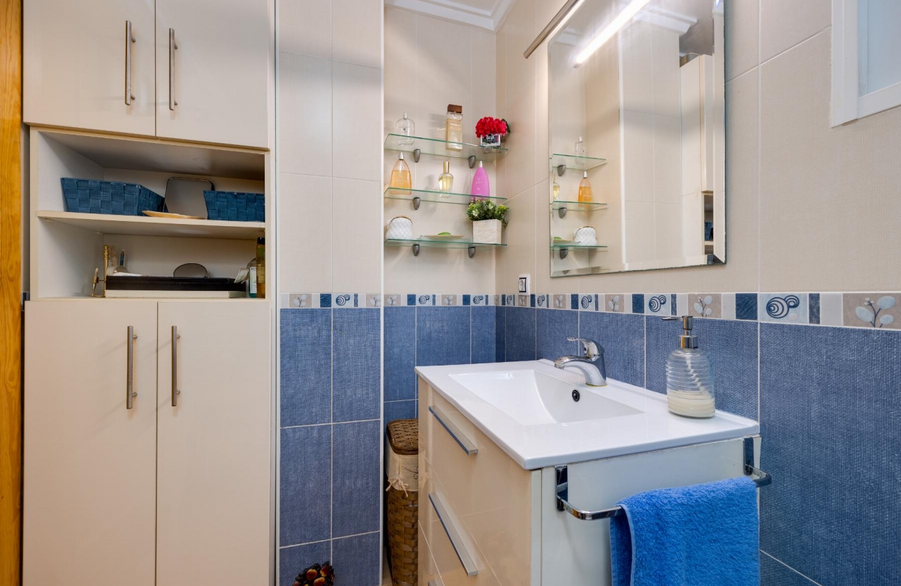Resale - Apartment - Torrevieja - Acequion