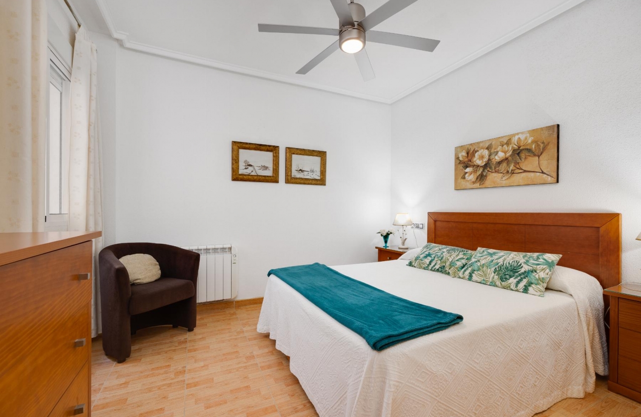 Resale - Apartment - Torrevieja - Acequion