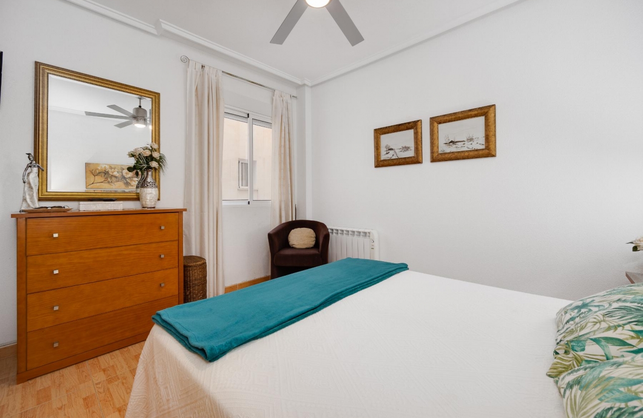 Resale - Apartment - Torrevieja - Acequion