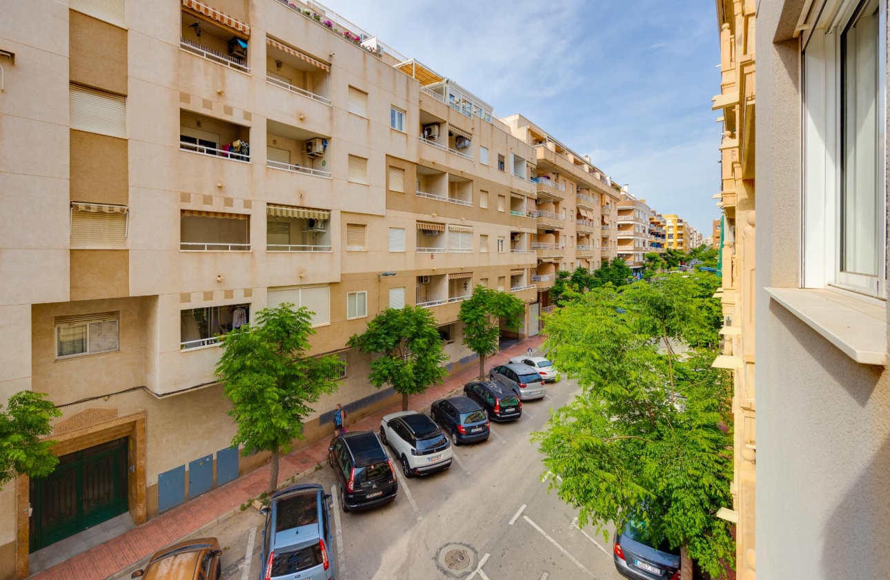Resale - Apartment - Torrevieja - Acequion