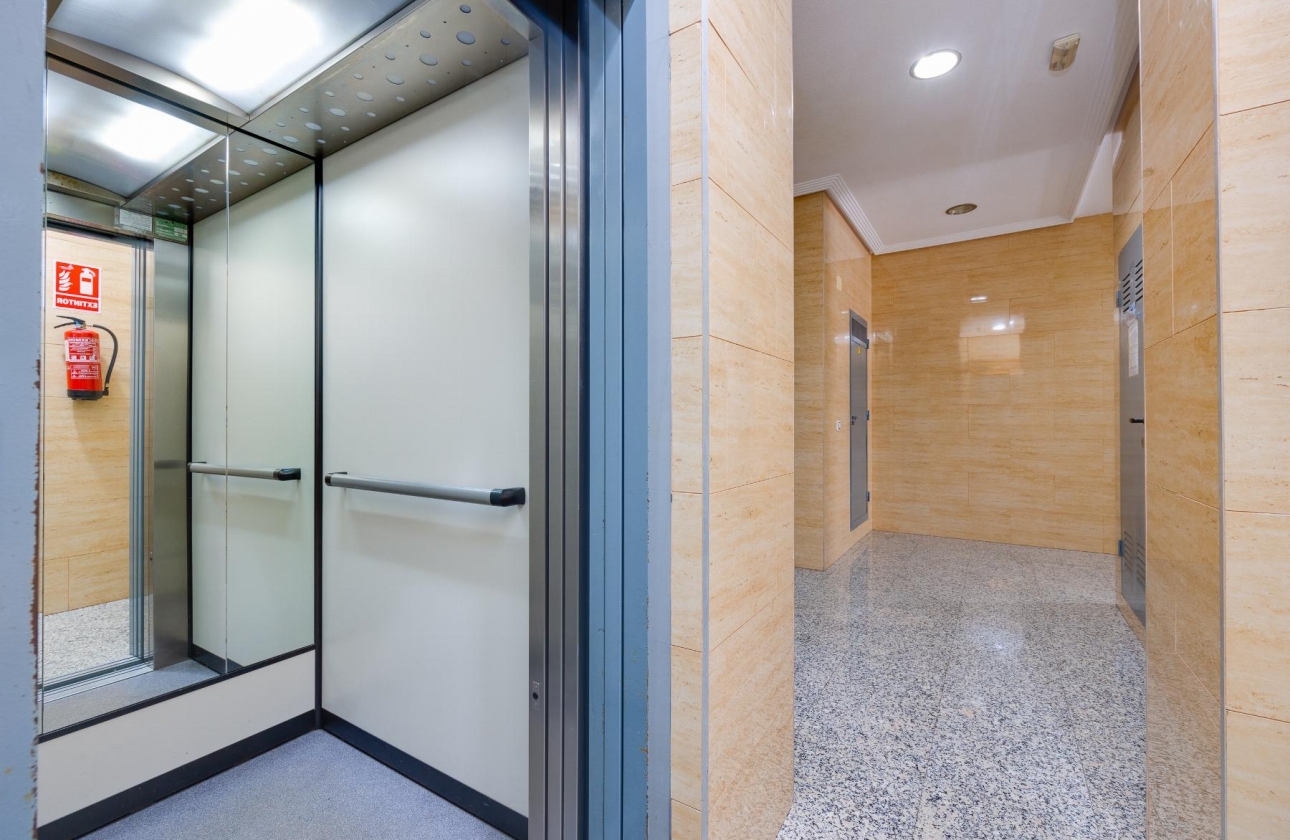 Resale - Apartment - Torrevieja - Acequion