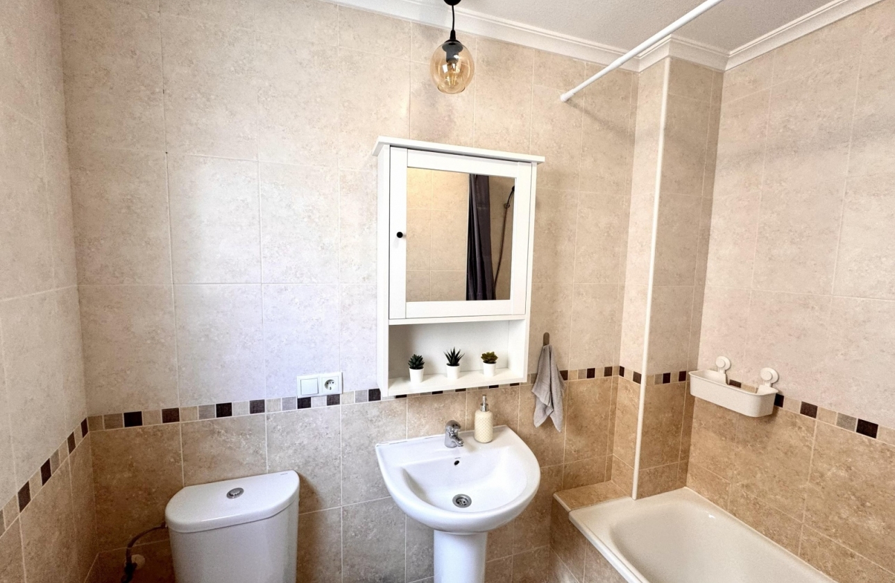 Wynajem długoterminowy - Apartament - Torrevieja - Playa de los Locos
