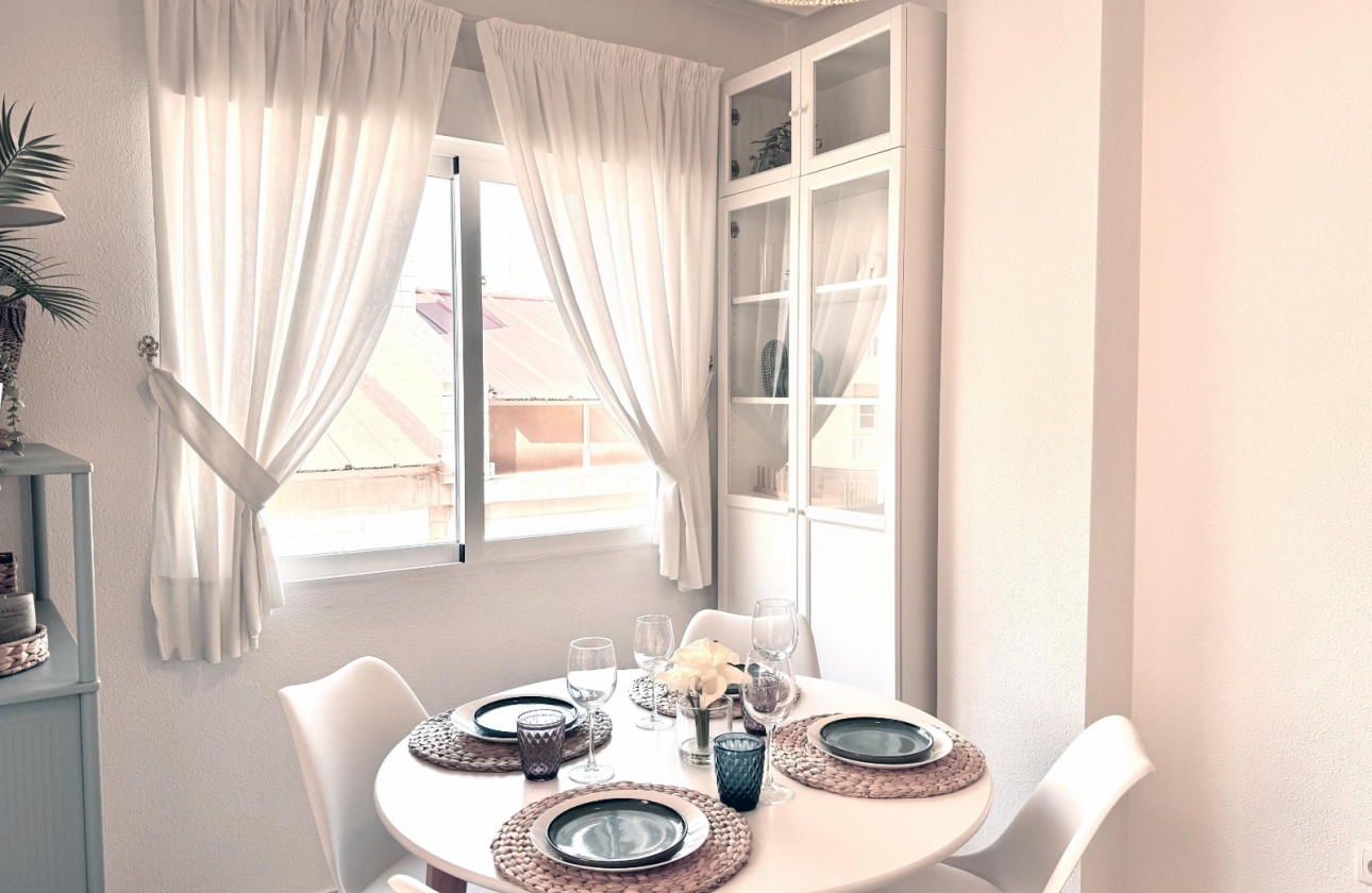 Wynajem długoterminowy - Apartament - Torrevieja - Playa de los Locos