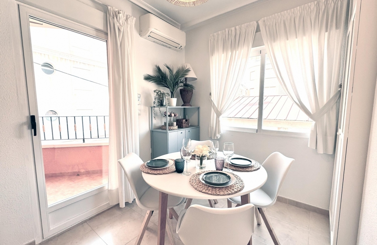 Wynajem długoterminowy - Apartament - Torrevieja - Playa de los Locos