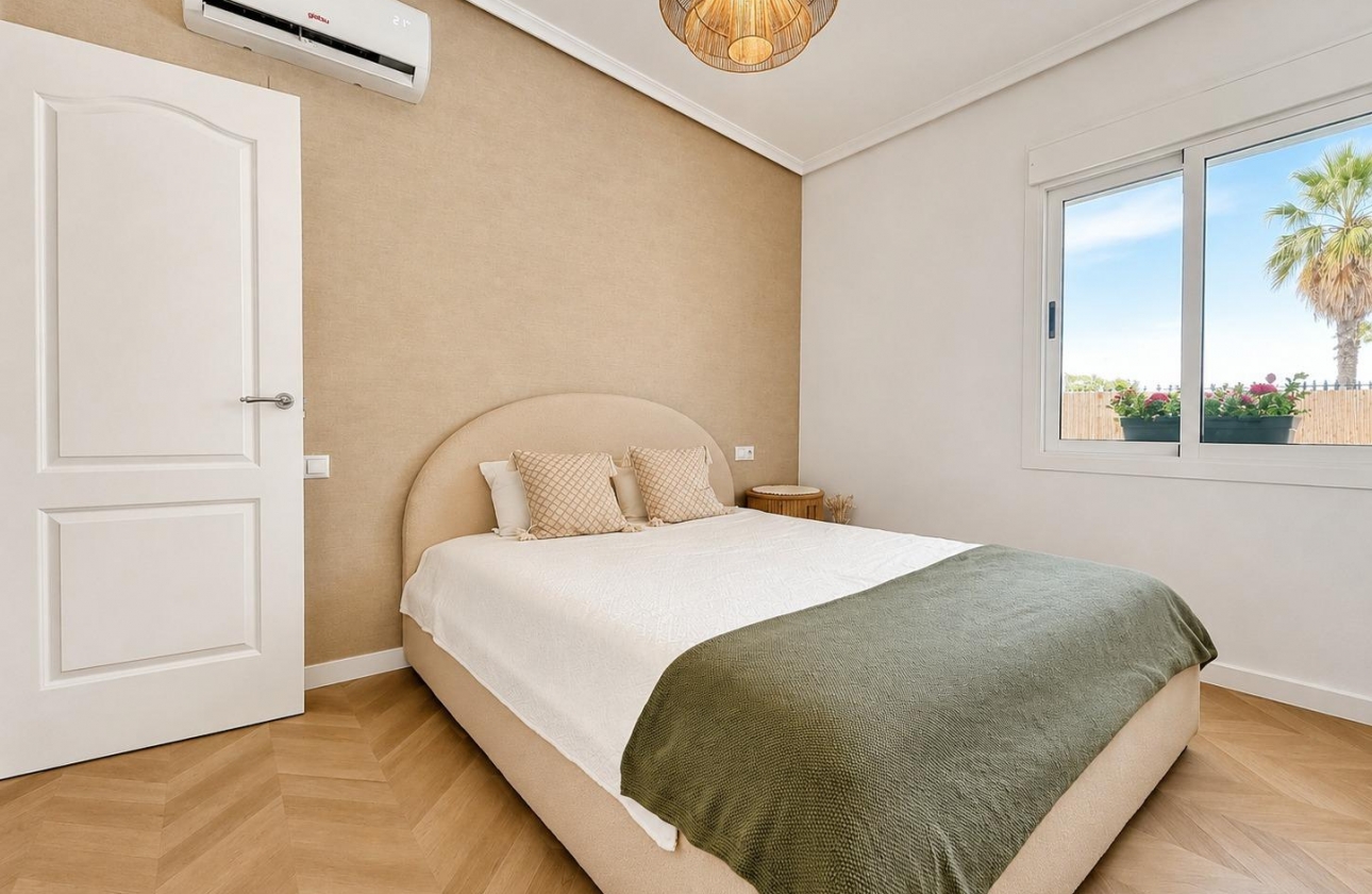 Resale - Semi-detached - Orihuela Costa - Punta Prima