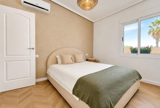 Resale - Semi-detached - Orihuela Costa - Punta Prima