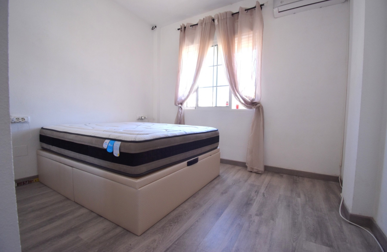 Resale - Villa - Orihuela Costa - Playa Flamenca