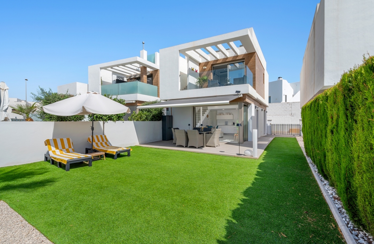 Resale - Villa - Orihuela Costa - Villamartín
