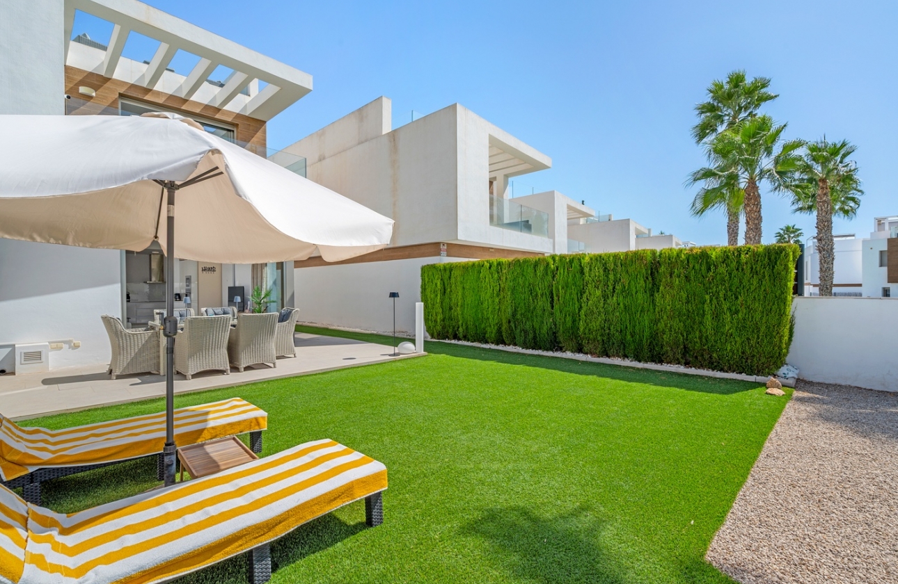 Resale - Villa - Orihuela Costa - Villamartín