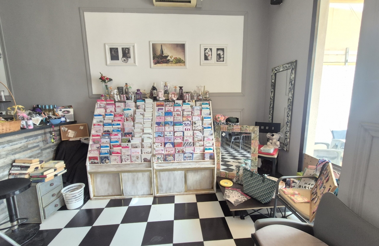 Resale - Commercial Unit - Orihuela Costa - La Zenia