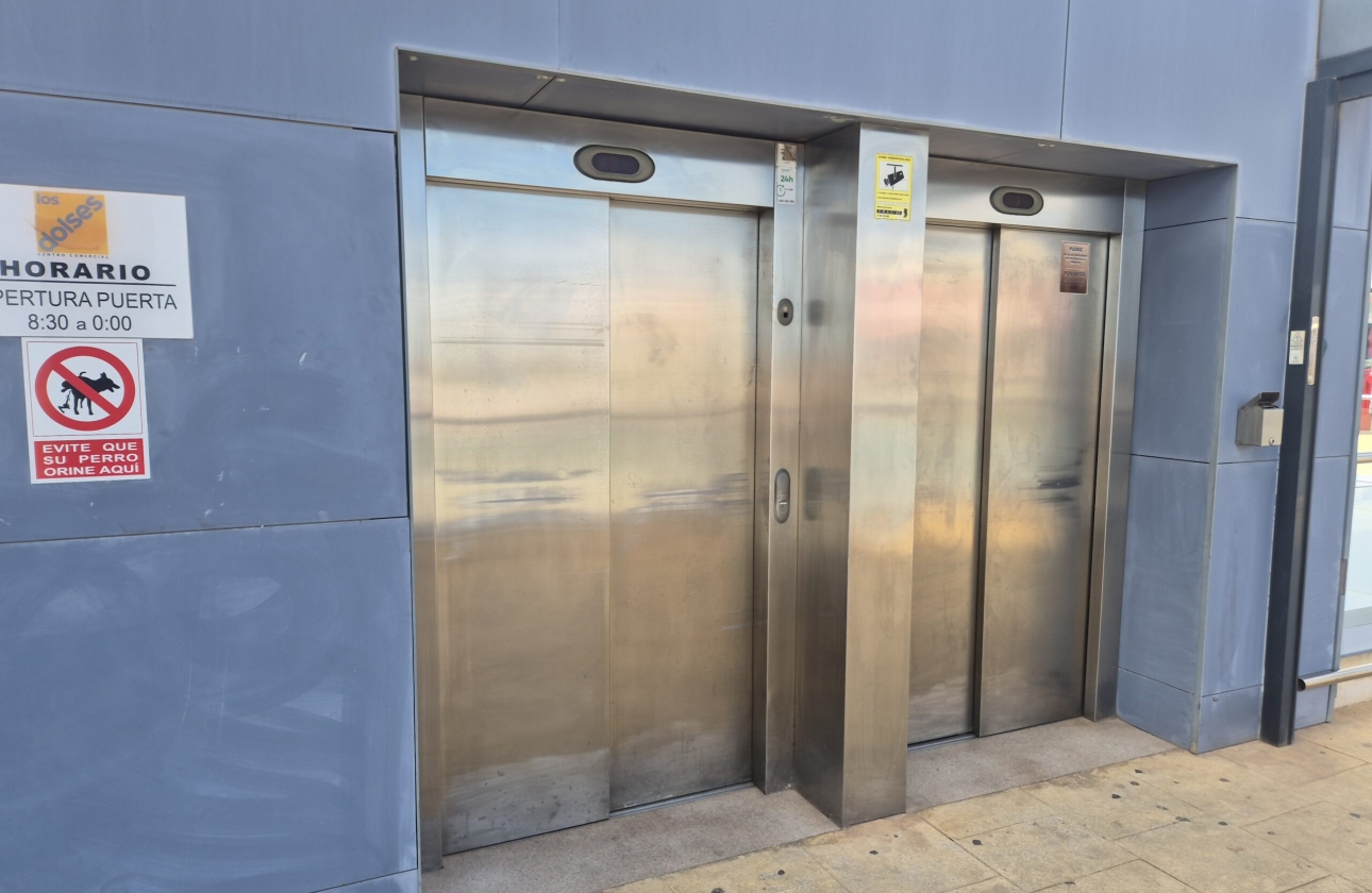 Resale - Commercial Unit - Orihuela Costa - La Zenia