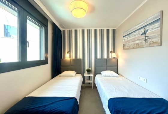 Resale - Apartment - Orihuela Costa - Campoamor