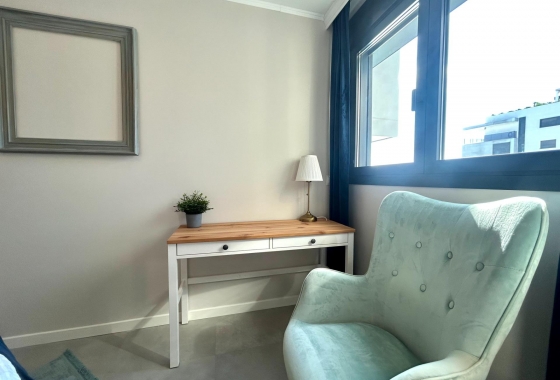 Resale - Apartment - Orihuela Costa - Campoamor