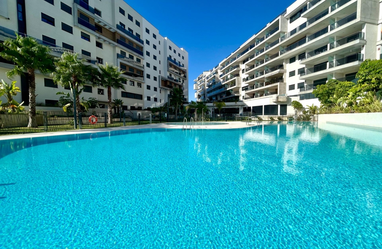 Resale - Apartment - Orihuela Costa - Campoamor