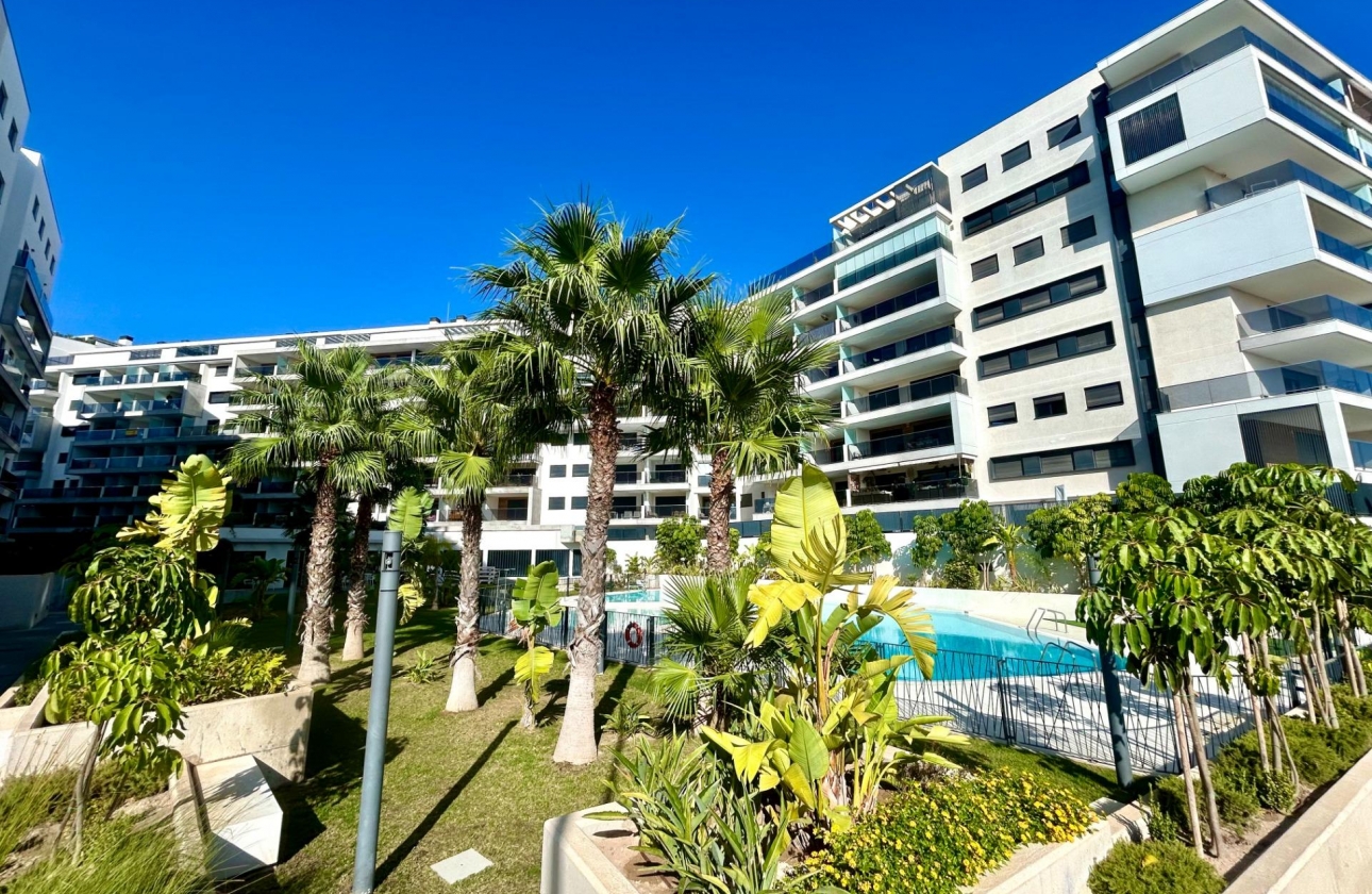 Resale - Apartment - Orihuela Costa - Campoamor