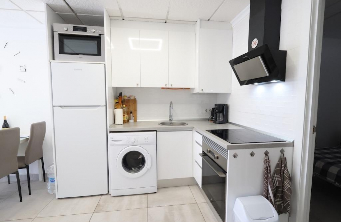 Resale - Bungalow - Torrevieja - La Siesta - El Salado -  Torreta