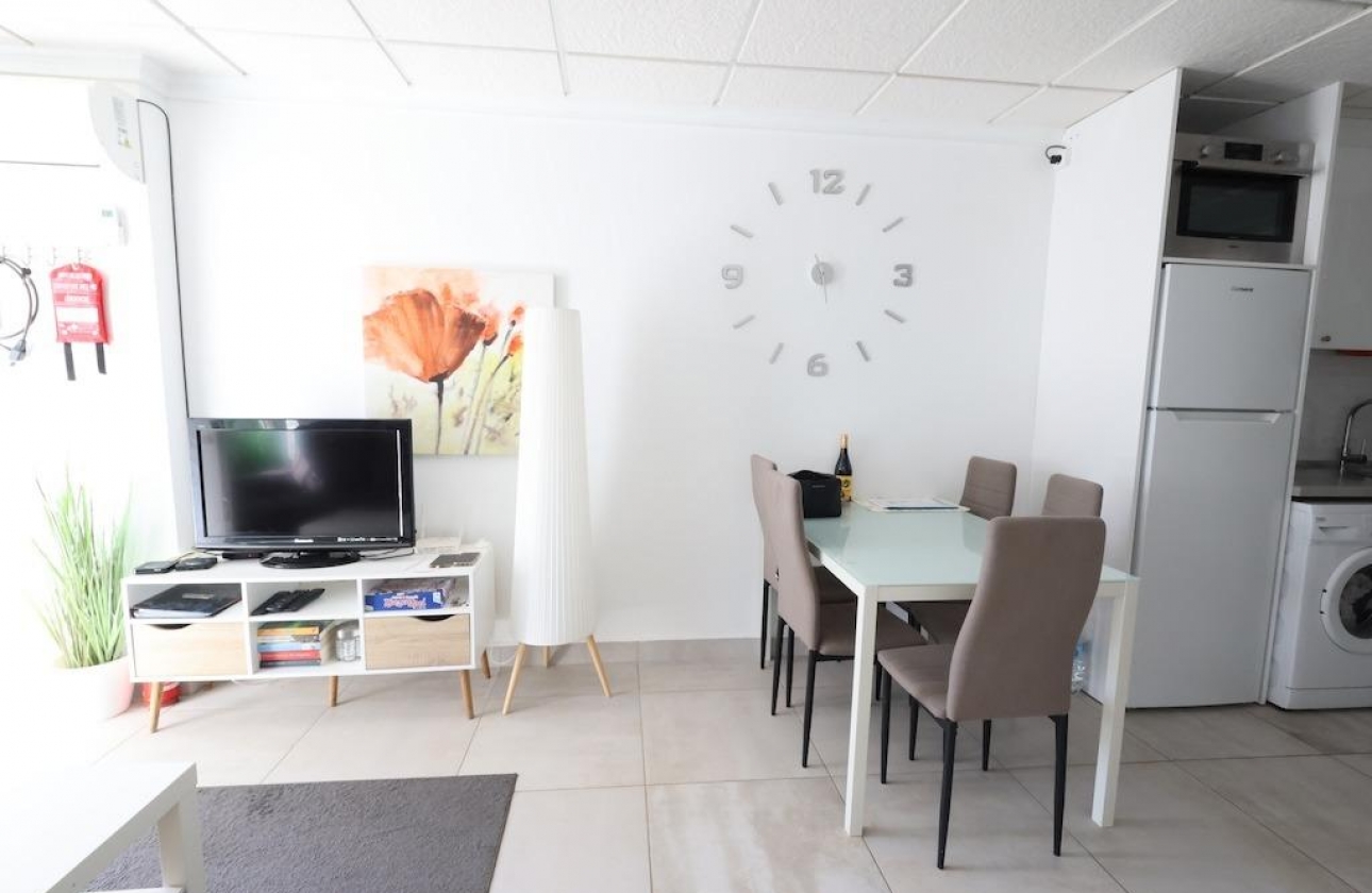 Resale - Bungalow - Torrevieja - La Siesta - El Salado -  Torreta