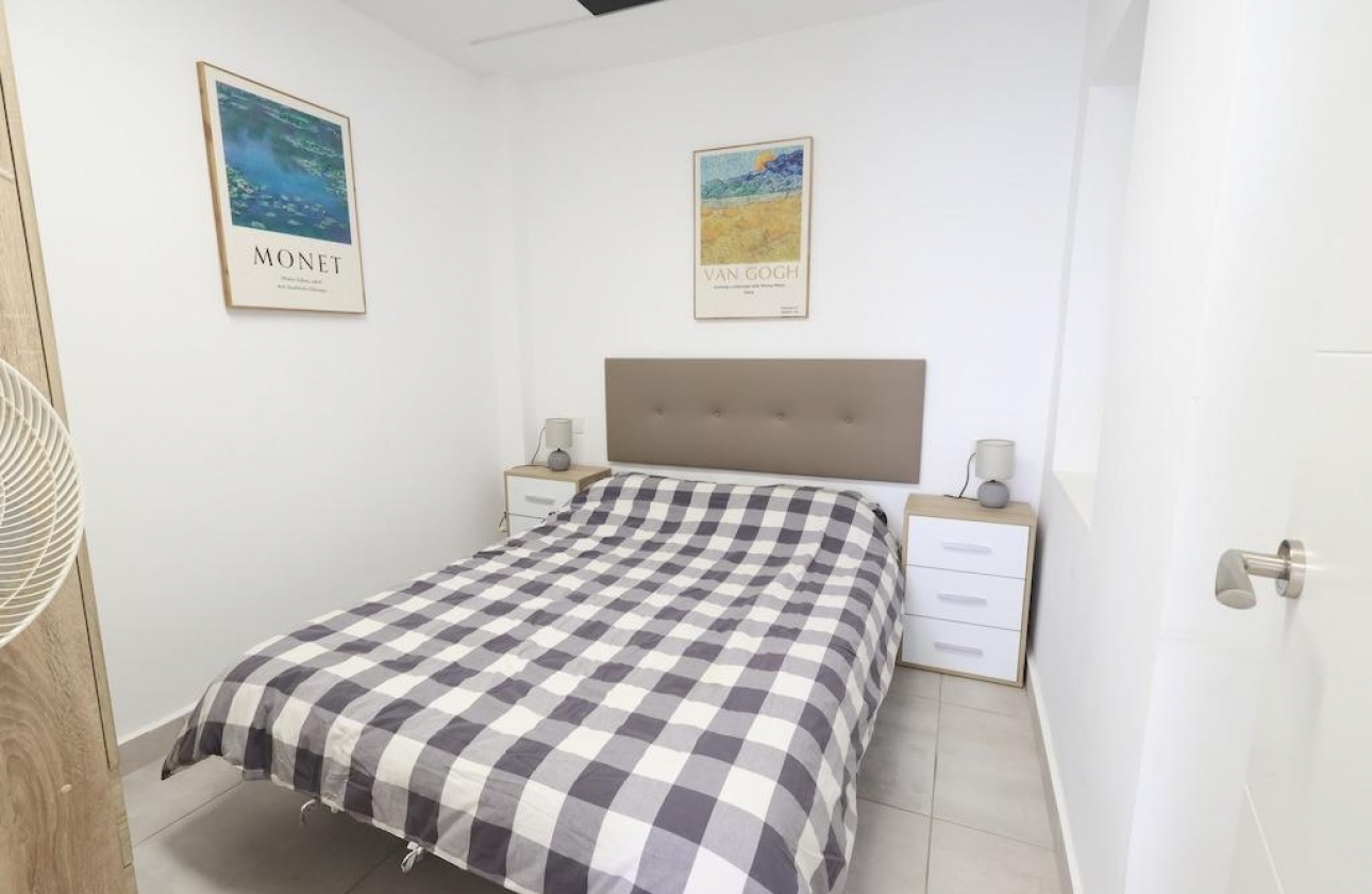 Resale - Bungalow - Torrevieja - La Siesta - El Salado -  Torreta