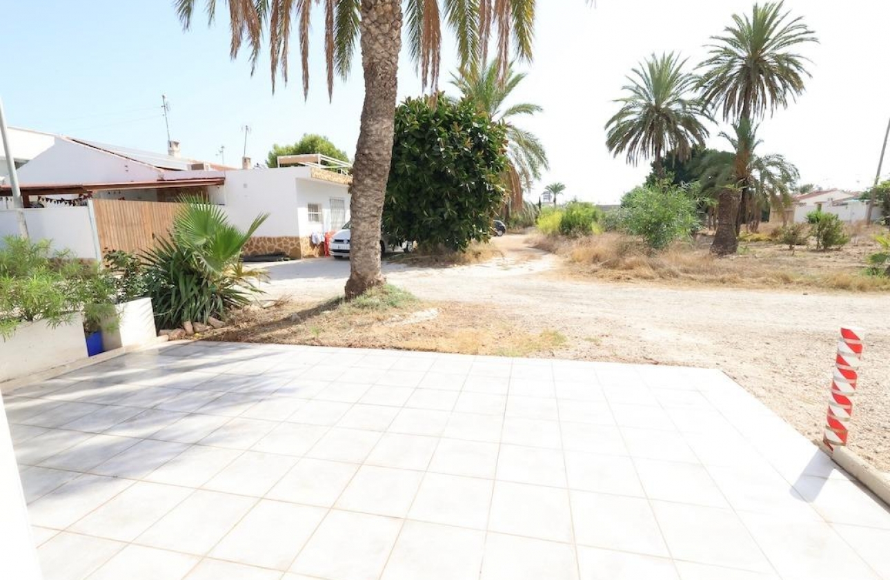 Resale - Bungalow - Torrevieja - La Siesta - El Salado -  Torreta